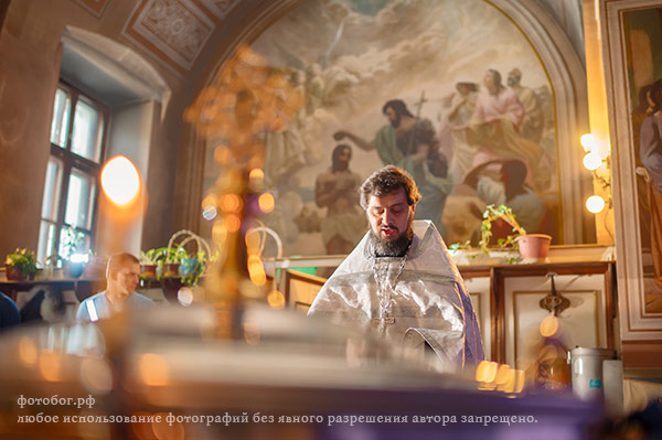 Фотосъёмка крестин в храме