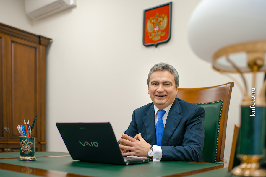 Официальный портрет руководителя банка — Съемка в банковском интерьере